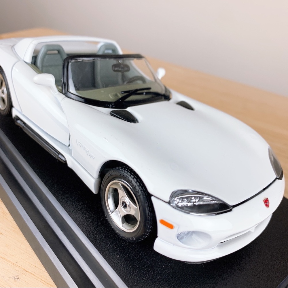1992 Dodge Viper RT/10 Collectible - Picture 5 of 11